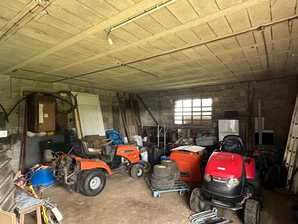 Garage sur terrain constructible, 1400 m² !