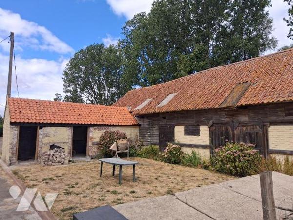 A VENDRE corps de ferme et hangar au coeur de Gravelines.
situé dans un environnement calme et...
