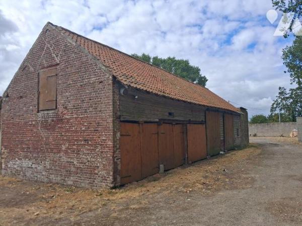 A VENDRE corps de ferme et hangar au coeur de Gravelines.
situé dans un environnement calme et...
