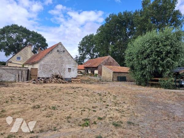 A VENDRE corps de ferme et hangar au coeur de Gravelines.
situé dans un environnement calme et...