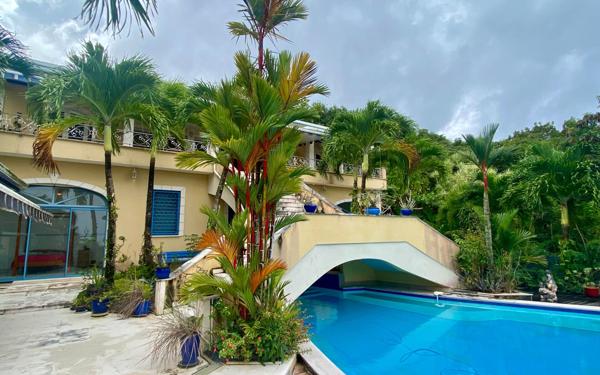 Maison à vendre    8 pièces •  Les Trois-Îlets