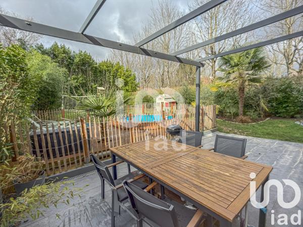 Maison 6 pièces de 101 m² à Bailly-Romainvilliers (77700)