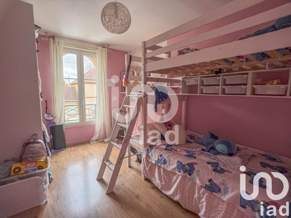 Maison 6 pièces de 101 m² à Bailly-Romainvilliers (77700)