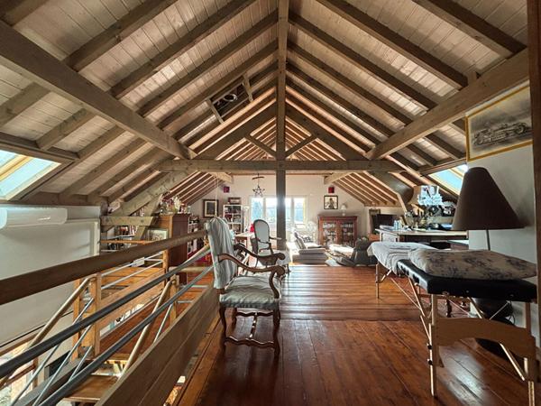 UNIQUE ! Charme et caractère au coeur d'un ancien corps de ferme rénové