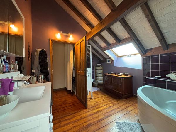 UNIQUE ! Charme et caractère au coeur d'un ancien corps de ferme rénové