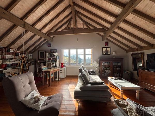 UNIQUE ! Charme et caractère au coeur d'un ancien corps de ferme rénové