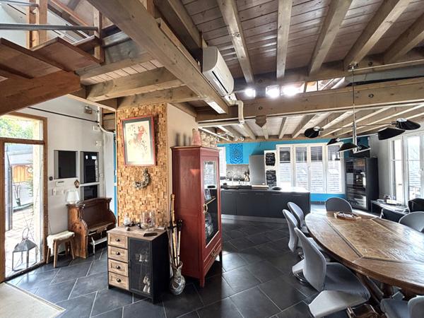 UNIQUE ! Charme et caractère au coeur d'un ancien corps de ferme rénové