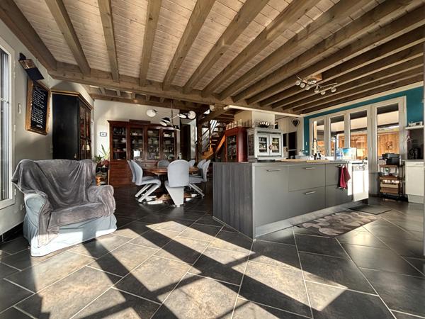 UNIQUE ! Charme et caractère au coeur d'un ancien corps de ferme rénové