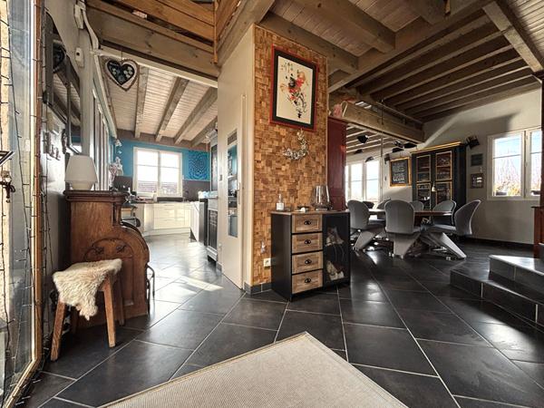 UNIQUE ! Charme et caractère au coeur d'un ancien corps de ferme rénové