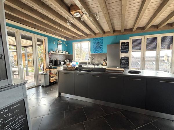 UNIQUE ! Charme et caractère au coeur d'un ancien corps de ferme rénové