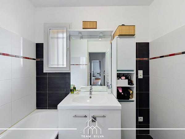 Maison
         4 pièces
        - 90 m² Exclusivité 329 900 € *