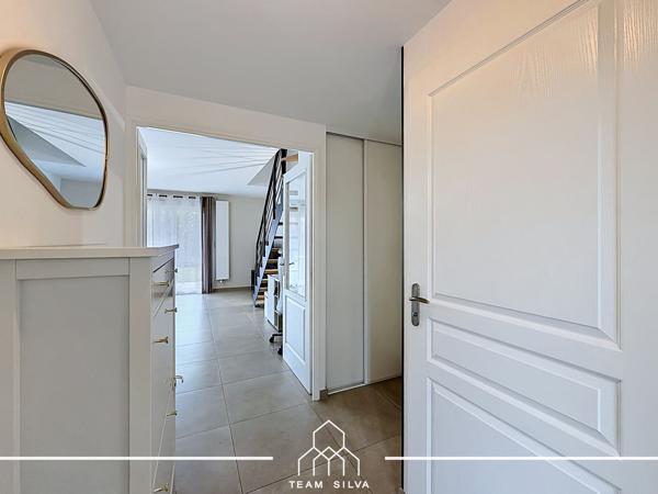 Maison
         4 pièces
        - 90 m² Exclusivité 329 900 € *