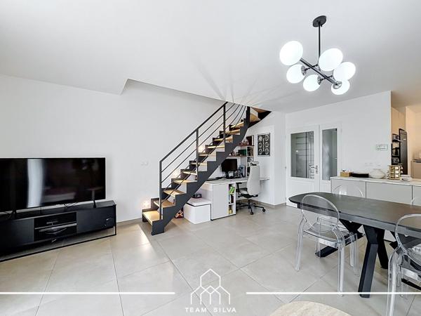 Maison
         4 pièces
        - 90 m² Exclusivité 329 900 € *