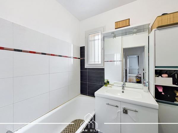 Maison
         4 pièces
        - 90 m² Exclusivité 329 900 € *