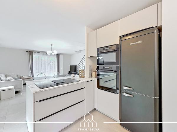 Maison
         4 pièces
        - 90 m² Exclusivité 329 900 € *