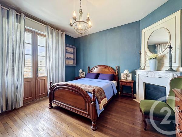 Maison à vendre  5 pièces - 132 m 2   PERIGUEUX  - 24