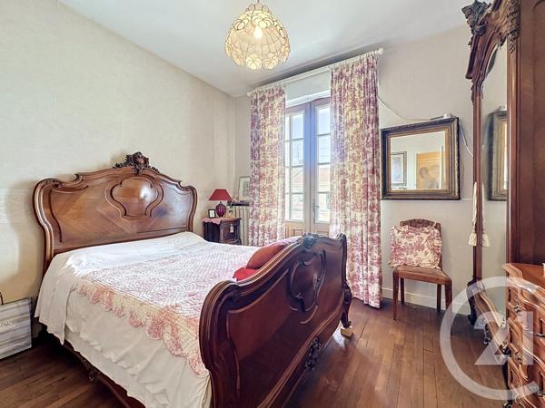 Maison à vendre  5 pièces - 132 m 2   PERIGUEUX  - 24