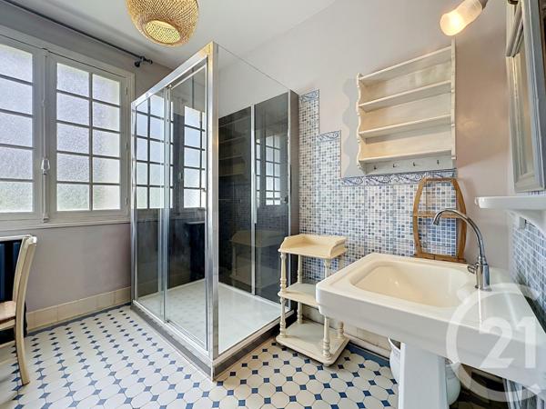 Maison à vendre  5 pièces - 132 m 2   PERIGUEUX  - 24