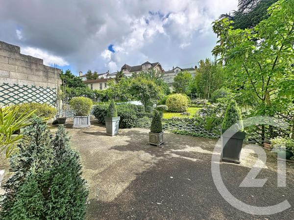 Maison à vendre  5 pièces - 132 m 2   PERIGUEUX  - 24