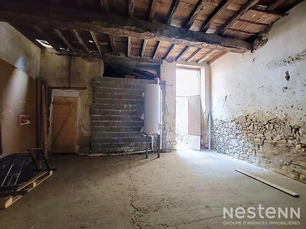 À Vendre Immeuble de rapport avec local commercial de 70 m² et appartement de 84 m² loués au coeur historique de Condom
