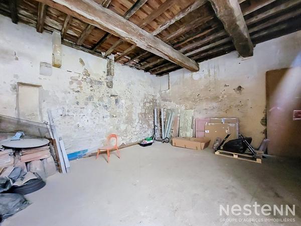 À Vendre Immeuble de rapport avec local commercial de 70 m² et appartement de 84 m² loués au coeur historique de Condom