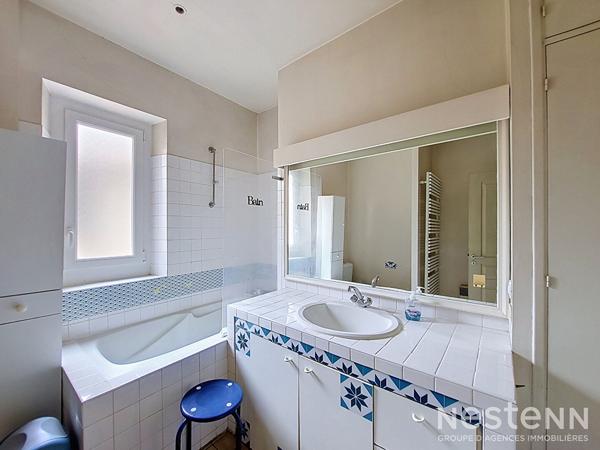 À Vendre Immeuble de rapport avec local commercial de 70 m² et appartement de 84 m² loués au coeur historique de Condom