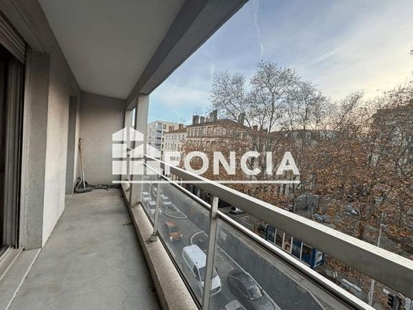 Location Appartement 2 pièces 45.12 m² - 37 RUE DE L'UNIVERSITE Lyon 69007