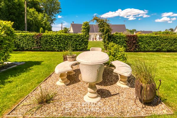 Belle maison contemporaine avec jardin et garage