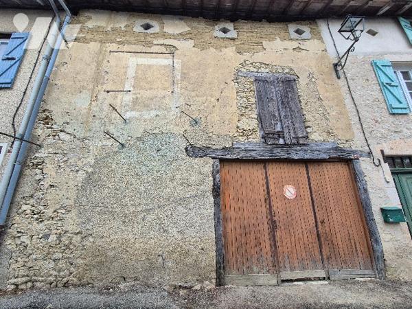 Cologne (32430) Grange d'environ 100m² sur 2 niveaux.