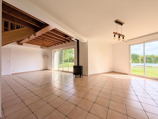 Jolie propriété, maison principale, piscine, grande dépendance et garage