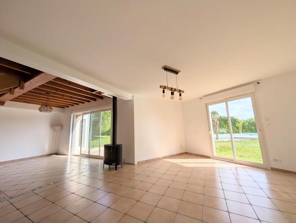 Jolie propriété, maison principale, piscine, grande dépendance et garage