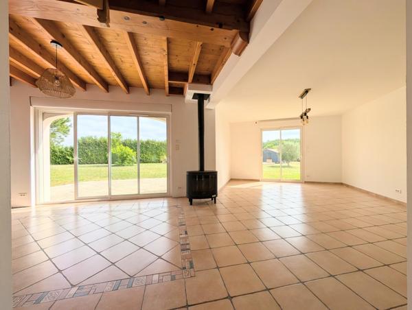 Jolie propriété, maison principale, piscine, grande dépendance et garage
