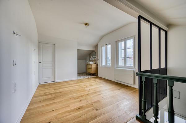 Appartement en duplex à Nanterre 2 pièce(s) 46.75 m2 299 000 € ** - Ref : 14884