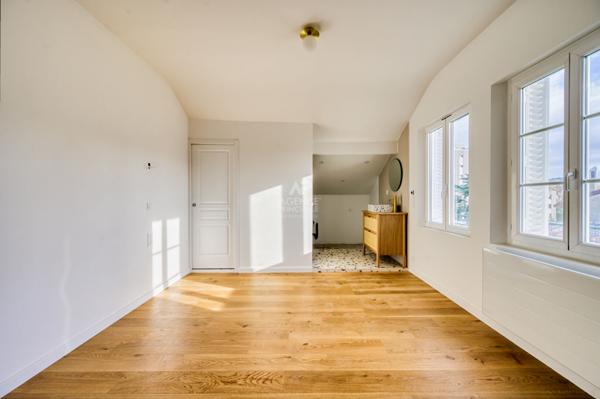 Appartement en duplex à Nanterre 2 pièce(s) 46.75 m2 299 000 € ** - Ref : 14884