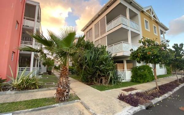 Appartement à louer    2 pièces •  Le Moule