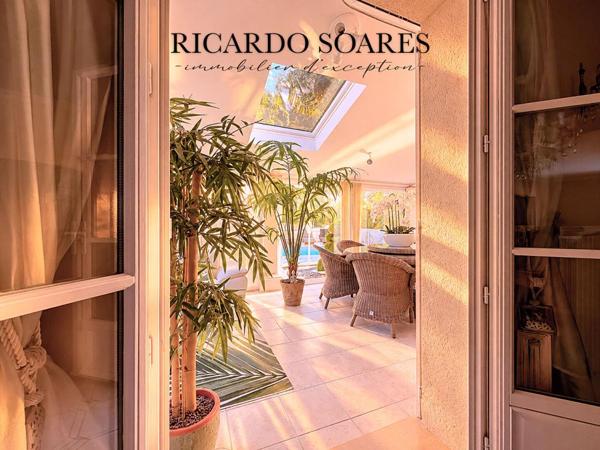 60700 PONT-SAINTE-MAXENCE - MAISON FAMILIALE 195 m² AU SOL / 4/5 CHAMBRES / PISCINE / DÉPENDANCE 50 m² / TERRAIN 1876 m²