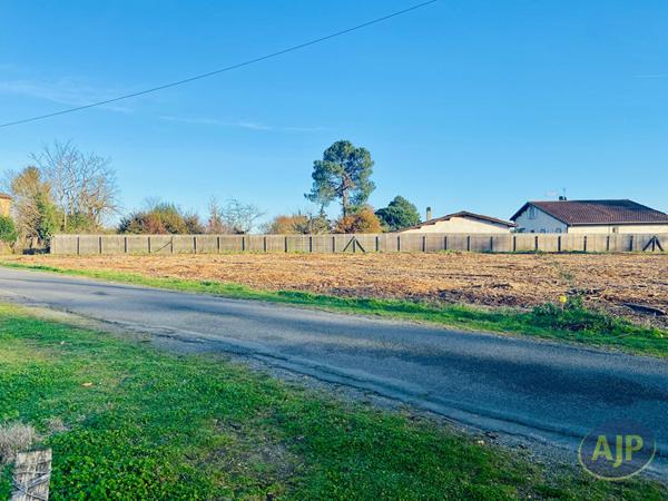 Vente terrain Saint Germain D Esainteuil : 60 000 € - AJP Lesparre Immobilier