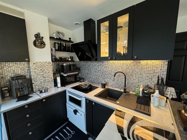 Saint-Georges-de-Didonne (17110) 

Situé à St Georges de Didonne, cet appartement duplex d'environ 60m² offre une vue imprenable sur la mer. 3 pi