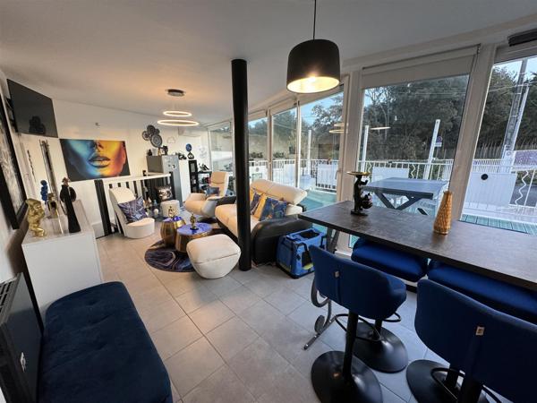 Saint-Georges-de-Didonne (17110) 

Situé à St Georges de Didonne, cet appartement duplex d'environ 60m² offre une vue imprenable sur la mer. 3 pi