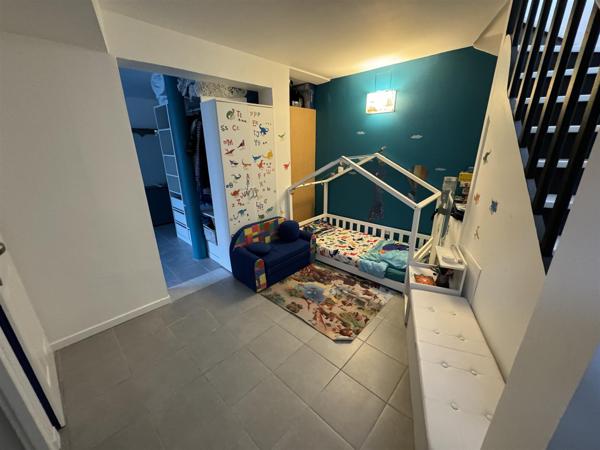 Saint-Georges-de-Didonne (17110) 

Situé à St Georges de Didonne, cet appartement duplex d'environ 60m² offre une vue imprenable sur la mer. 3 pi