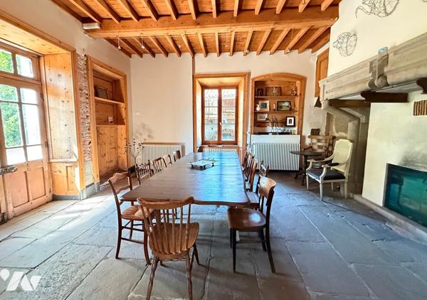 Maison de maître 500 m² sur 7 200 m² Terrain
PRIX : 590 000 €. 
Mickaël Grandpierre 07 86 12 52 67