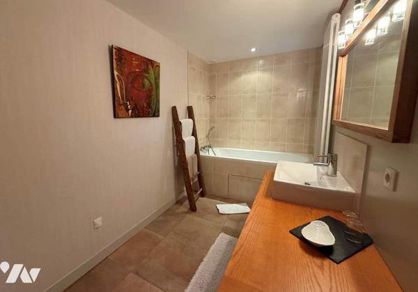 Maison de maître 500 m² sur 7 200 m² Terrain
PRIX : 590 000 €. 
Mickaël Grandpierre 07 86 12 52 67