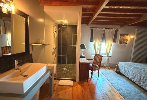 Maison de maître 500 m² sur 7 200 m² Terrain
PRIX : 590 000 €. 
Mickaël Grandpierre 07 86 12 52 67