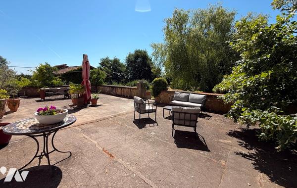 Maison de maître 500 m² sur 7 200 m² Terrain
PRIX : 590 000 €. 
Mickaël Grandpierre 07 86 12 52 67