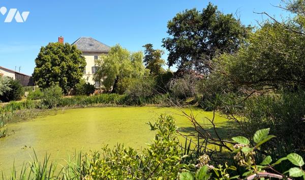 Maison de maître 500 m² sur 7 200 m² Terrain
PRIX : 590 000 €. 
Mickaël Grandpierre 07 86 12 52 67