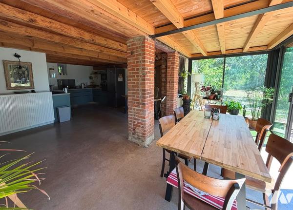 Maison de maître 500 m² sur 7 200 m² Terrain
PRIX : 590 000 €. 
Mickaël Grandpierre 07 86 12 52 67
