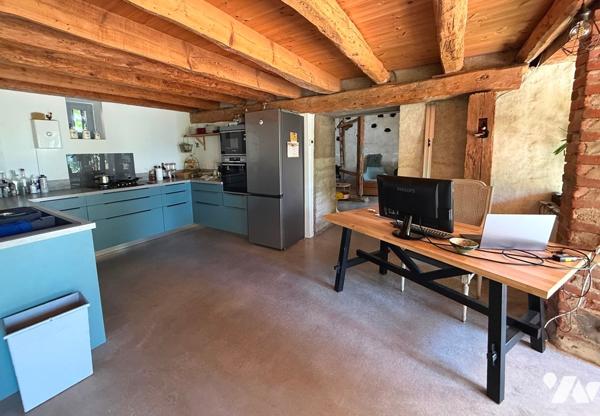 Maison de maître 500 m² sur 7 200 m² Terrain
PRIX : 590 000 €. 
Mickaël Grandpierre 07 86 12 52 67