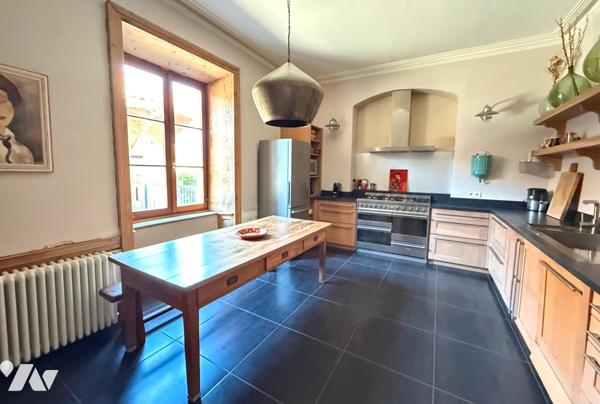 Maison de maître 500 m² sur 7 200 m² Terrain
PRIX : 590 000 €. 
Mickaël Grandpierre 07 86 12 52 67