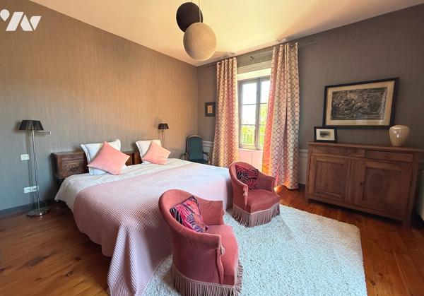 Maison de maître 500 m² sur 7 200 m² Terrain
PRIX : 590 000 €. 
Mickaël Grandpierre 07 86 12 52 67