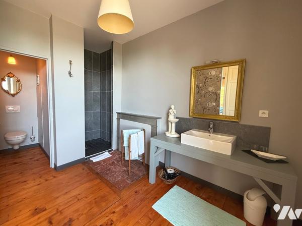 Maison de maître 500 m² sur 7 200 m² Terrain
PRIX : 590 000 €. 
Mickaël Grandpierre 07 86 12 52 67